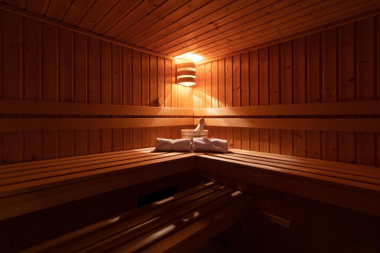 Unique Apartment With Private Pool, Cinema, Spa プラハ エクステリア 写真