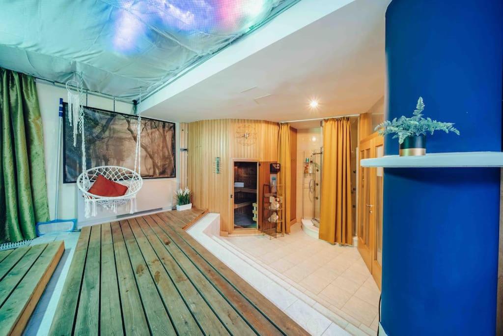 Unique Apartment With Private Pool, Cinema, Spa プラハ エクステリア 写真